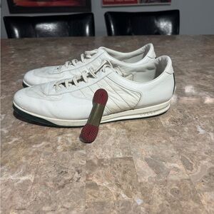 Gucci Off-White Leather Low-Top Sneakers